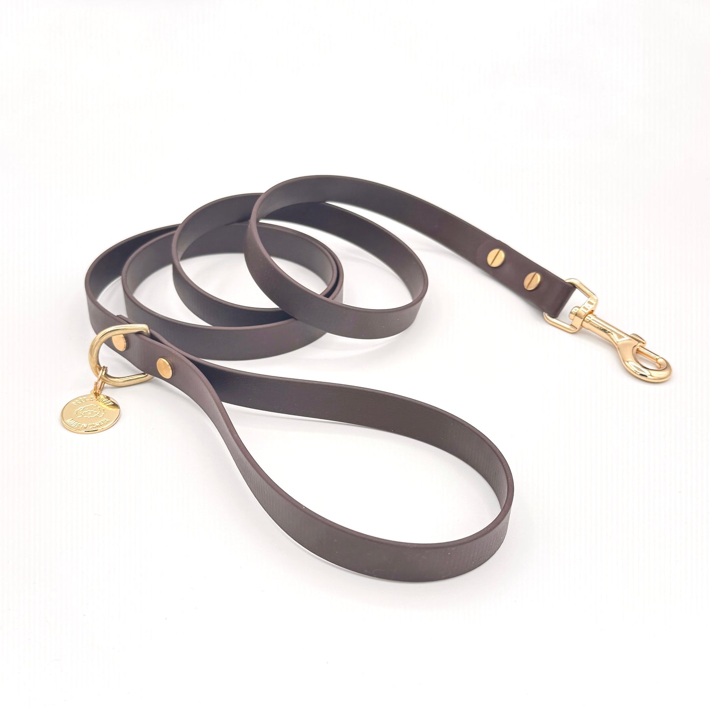 Stylish espresso dark brown dog leash made from high-quality vegan leather, featuring elegant gold hardware. This waterproof leash is soft to the touch, ensuring comfort for pet owners while providing durability for everyday walks. Ideal for pet owners looking for a fashionable, and long-lasting accessory for their dog