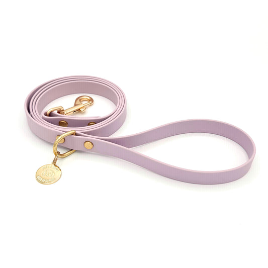 Stylish lilac light purple dog leash made from high-quality vegan leather, featuring elegant gold hardware. This waterproof leash is soft to the touch, ensuring comfort for pet owners while providing durability for everyday walks. Ideal for pet owners looking for a fashionable, and long-lasting accessory for their dog