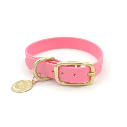 Stylish light pink dog collar made from high-quality vegan leather, featuring elegant gold hardware. This waterproof collar is soft to the touch, ensuring comfort for your pet while providing durability for everyday use. Ideal for pet owners looking for a fashionable, and long-lasting accessory for their dog.